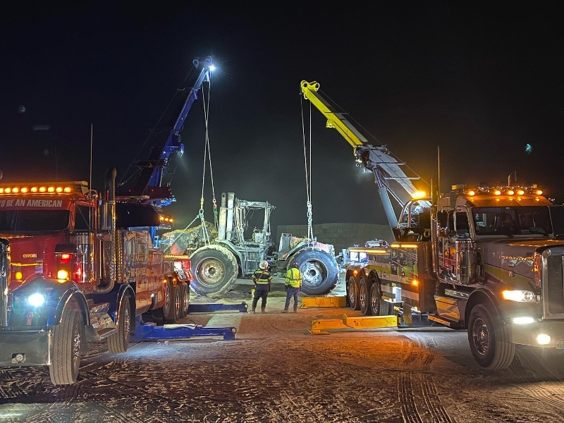 Heavy Towing at Night: Rescuing Big Rigs After Dark | Golden Empire ...