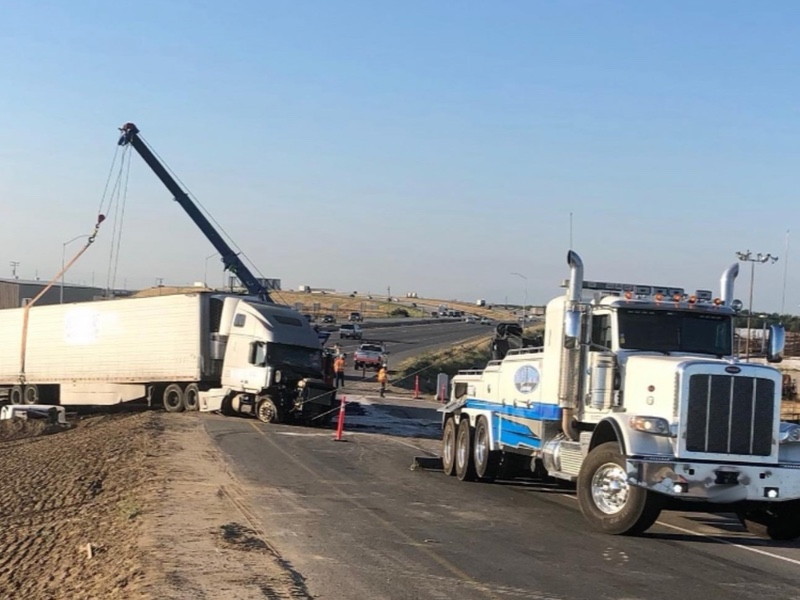I-5-semi-towing