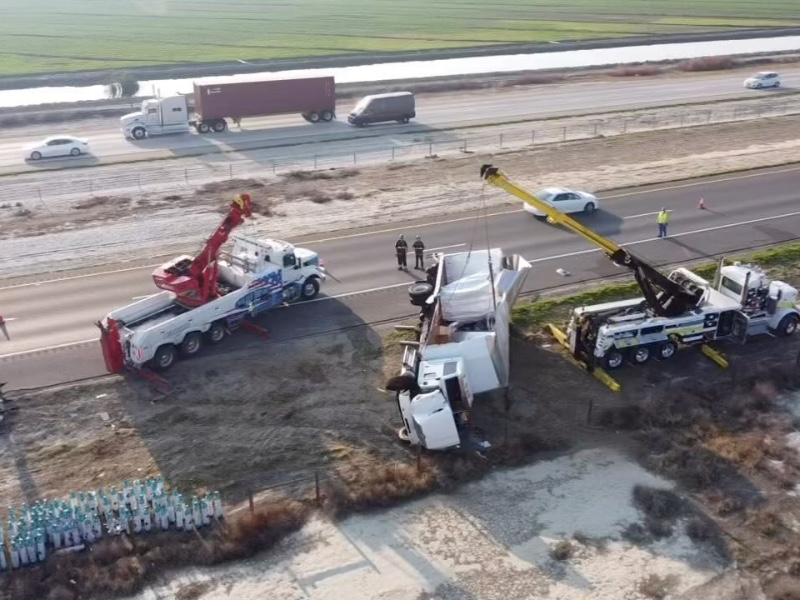 Lamont-Tow-truck.webp